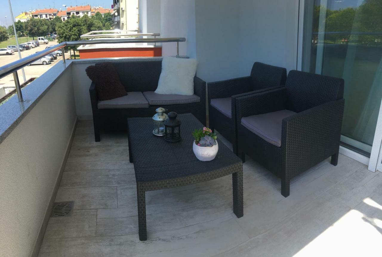 Holly Apartman Umag Luaran gambar